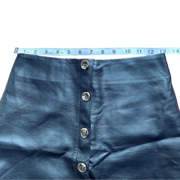 Forever 21 - Faux leather mini skirt - Picture 3 of 5